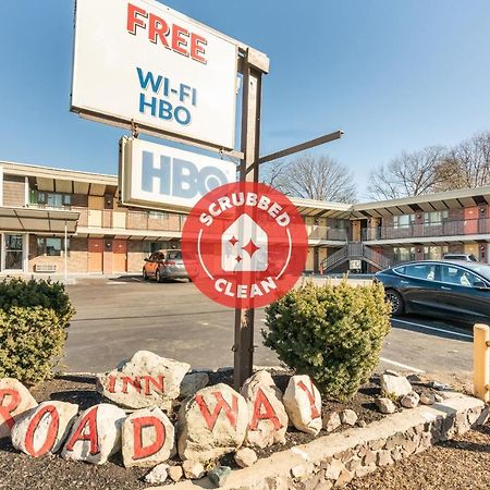 Oyo Hotel Malden Ma Broadway Exteriör bild