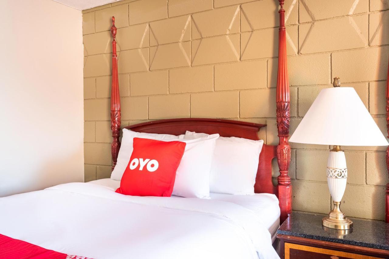 Oyo Hotel Malden Ma Broadway Exteriör bild
